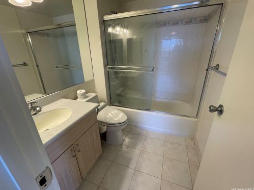 430 Lewers St, Honolulu HI 96815-2444 exterior