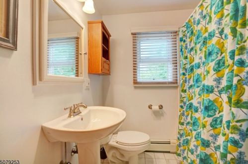 30 Gates Ave, Warren NJ  07059-5732 exterior