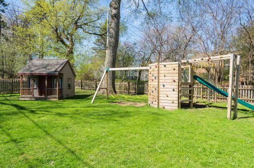 2441 111, Milwaukee WI 53226-4111 exterior