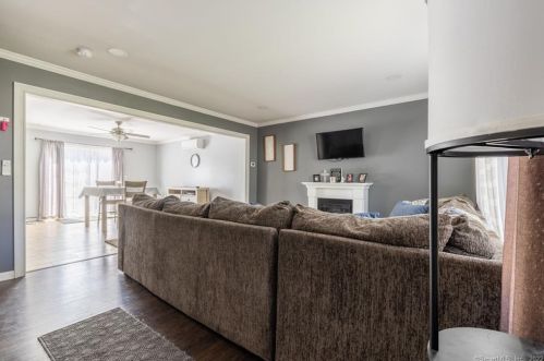 20 Robin Rd, Seymour CT 06483-3225 exterior