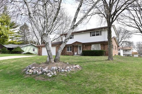 6920 99th St, Milwaukee, WI 53224-4512