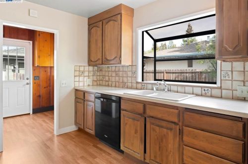 3775 Walnut Ave, Concord CA 94519-1947 exterior