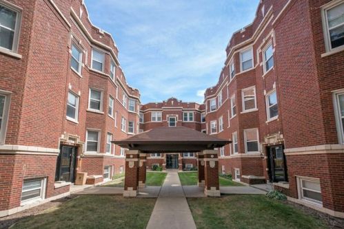 6421 Greenview Ave, Chicago IL  60626-5021 exterior