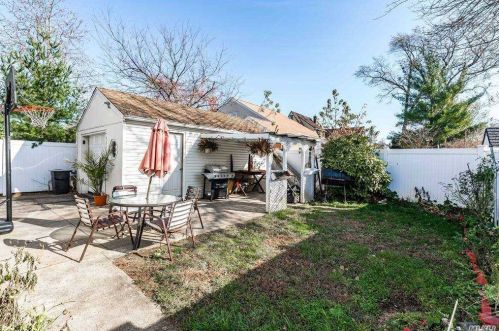 189 Broadway, Valley Stream NY 11580-4810 exterior