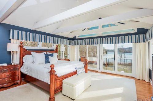 303 Mamanasco Rd, Ridgefield CT 06877-2425 exterior