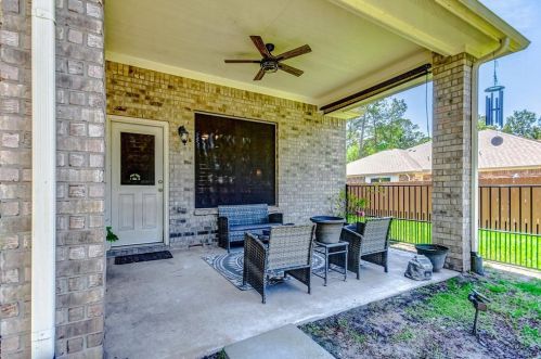 3310 Pne Chase Dr, Montgomery TX 77356-7900 exterior