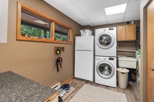 6649 Is Bch Dr, Duluth MN 55803-9379 exterior