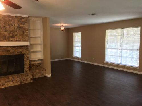 2421 Douglas Ave, Irving TX  75062-5337 exterior