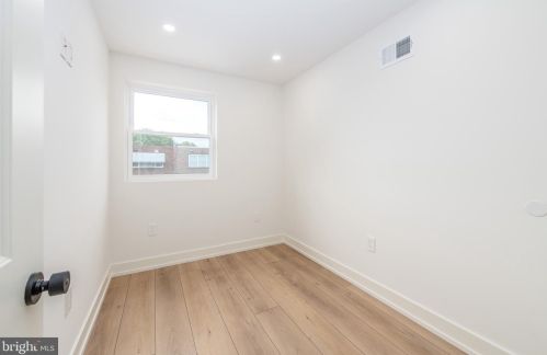 3172 18 St, Philadelphia PA 19145-5412 exterior