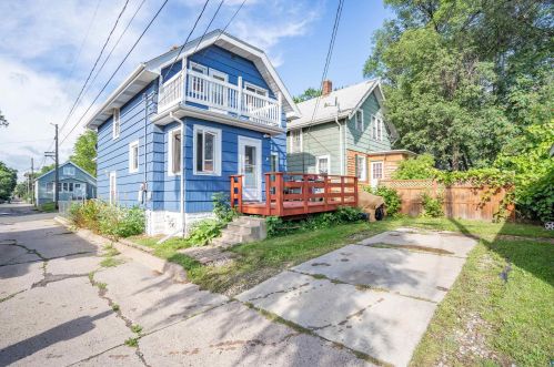 518 42nd Ave, Duluth MN 55804-2127 exterior