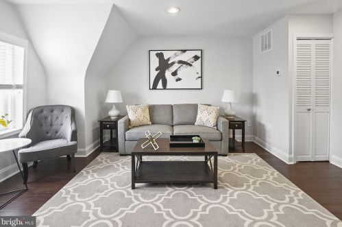 1409 Hopkins St, Washington DC 20036-5922 exterior