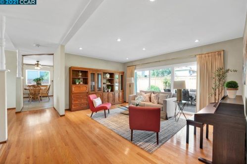 756 Sequoia Woods Pl, Concord, CA 94518-2318