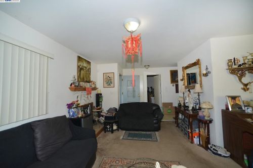 1905 Clayton Way, Concord CA 94519-1786 exterior