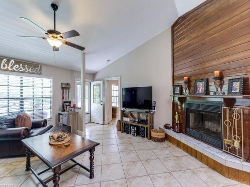 341 2nd St, Naples, FL 34120-2007