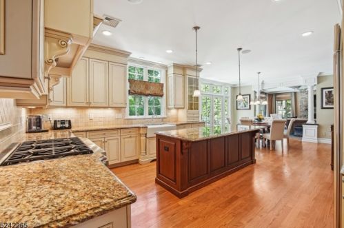 40 Linden Ln, Chatham Township NJ 07928-1654 exterior