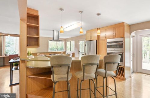 16 Arlive Ct, Rockville MD 20854-2978 exterior