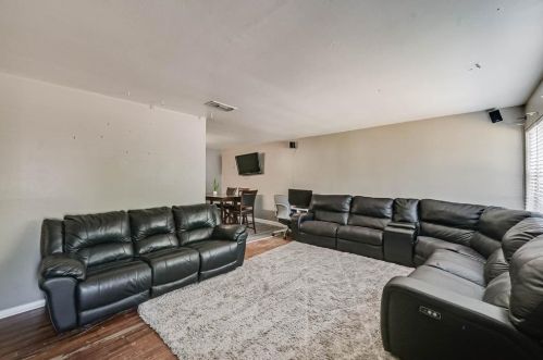 1614 4th St, Irving TX 75060-3111 exterior