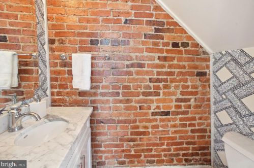 421 11 St, Washington DC 20002-6121 exterior