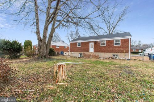 4613 Creek Shore Dr, Rockville MD 20852-2410 exterior