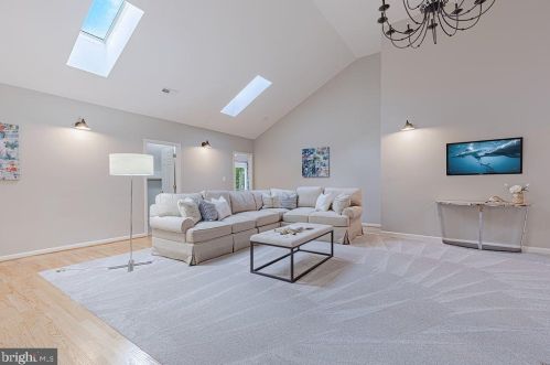 1515 Highwood Dr, Mc Lean VA  22101-5800 exterior