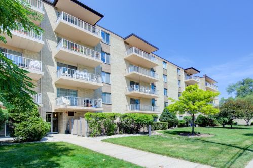 100 Butterfield Rd, Elmhurst IL  60126-5067 exterior