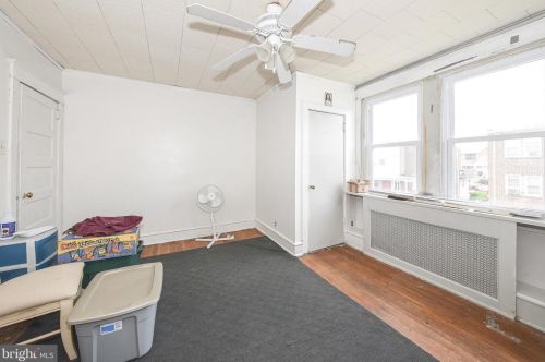 7122 Glenloch St, Philadelphia PA 19135-1215 exterior