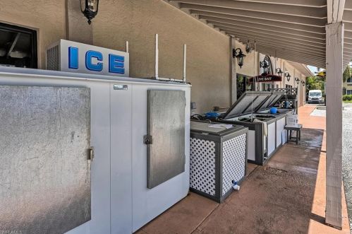 25000 Tamiami Trl, Naples FL 34103-4409 exterior