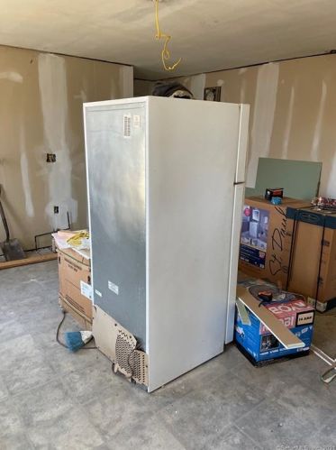 2 Bernardino Ave, Enfield CT 06082-1842 exterior