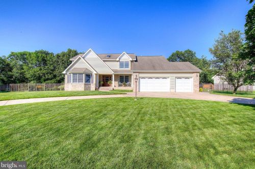 18 Emerald Ct, Lacey Township, NJ 08734-2138