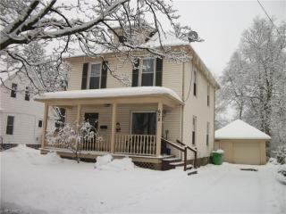 678 Jefferson St, Cleveland, OH 44146-3711