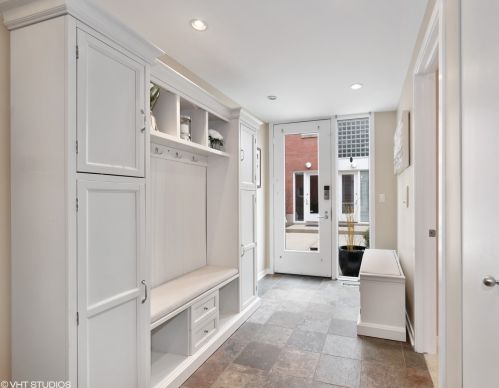 2928 Wood St, Chicago, IL 60657-4092