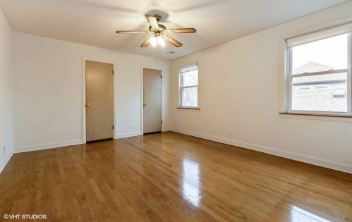 3322 Catalpa Ave, Chicago IL 60625-2275 exterior