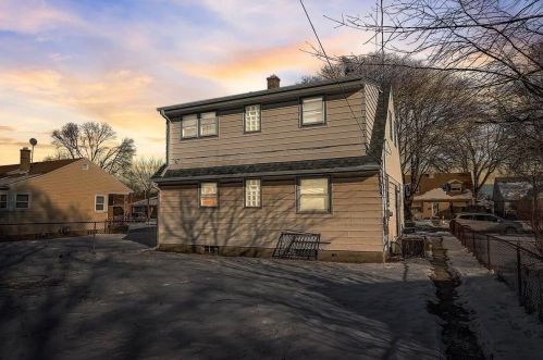 5127 71st St, Milwaukee, WI 53218-3943