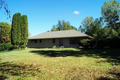 11733 Wood Rd, Dewitt, MI 48820-9342