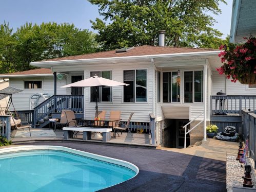 1849 Lawnel Ave, Meskegon MI 49441-3743 exterior