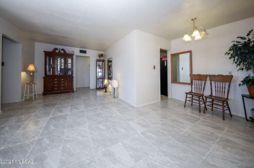 1232 Swan Rd, Tucson AZ 85718-6710 exterior