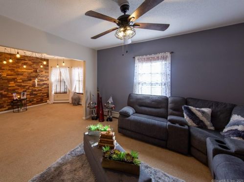 28 Hollister St, Manchester CT 06042-3532 exterior