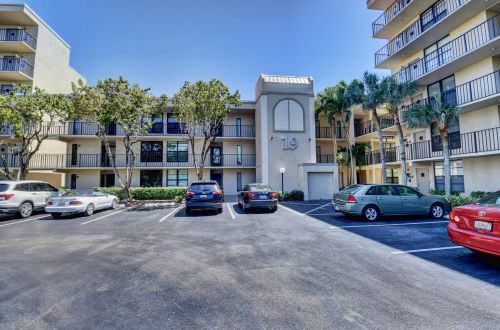 19 Royal Palm Way, Boca Raton FL  33432-7879 exterior