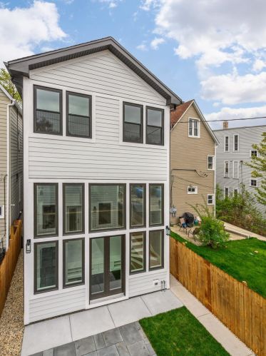 2654 Cortland St, Chicago IL 60647-4837 exterior