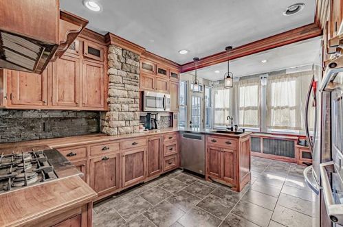 12 Broadway Ave, Manor PA 15665-9706 exterior