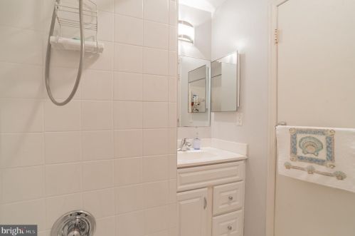 11920 Bargate Ct, Rockville MD 20852-4117 exterior