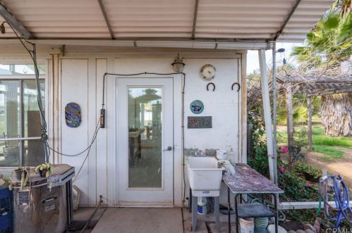 19101 Mariposa Ave, Riverside CA 92508-9627 exterior