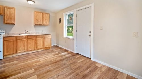 85-91 Putnam Cir, Springfield MA exterior