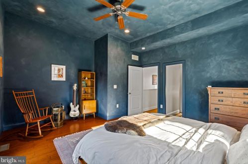 985 6th St, Philadelphia PA  19123-1405 exterior