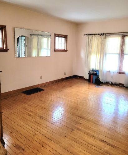 2467 9, Milwaukee WI 53215-3210 exterior