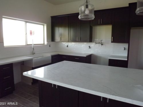 48118 Coyote Pass Rd, Phoenix AZ exterior