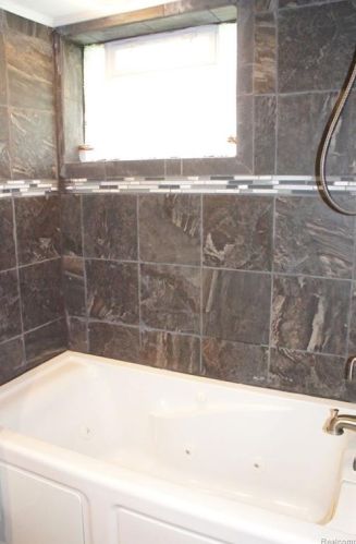 3322 Emmons Ave, Rochester MI 48307-5515 exterior