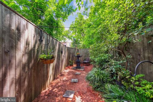 435 5 St, Washington DC 20003-2052 exterior