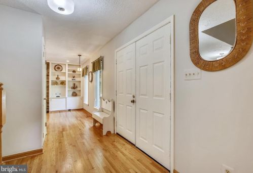 12122 Folkstone Dr, Herndon, VA 20171-1824