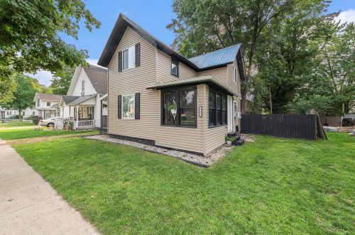 511 8th St, Three Rivers, MI 49093-1608